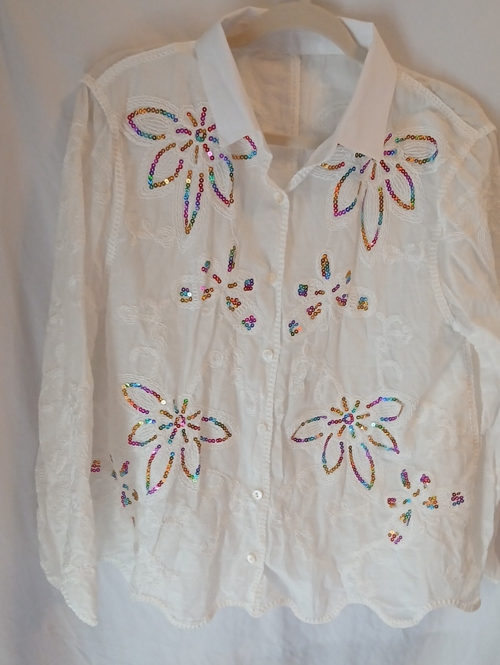 Source Unknown White Button-Up Shirt with Multicolor Sequin Flowers